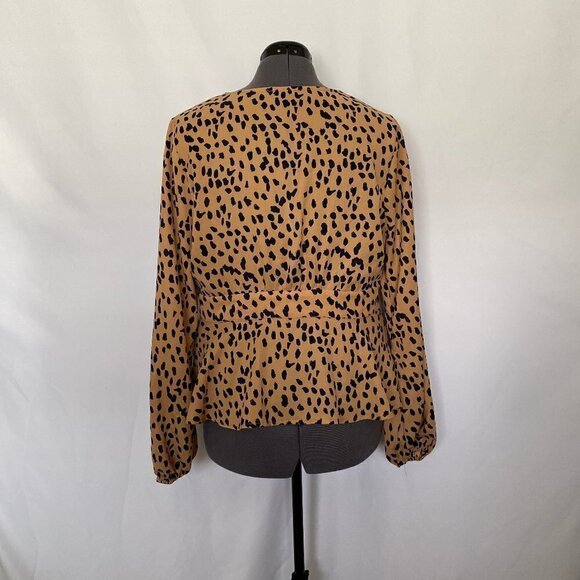 38.  Fashion Nova Cheetah Animal Print Long Sleeve Waist Fit Blouse Sz 1X - Picture 6 of 10